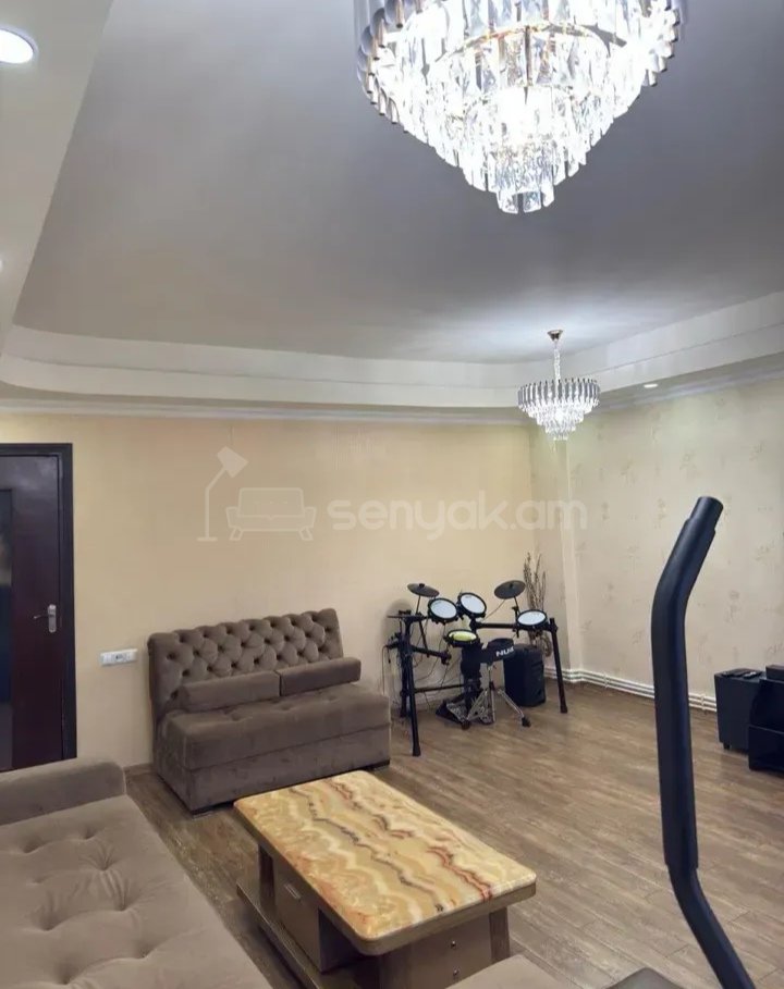 3 Սենյականոց Բնակարան, 90քմ, 5/9 հարկ, Նորմալ Վիճակում, Կահավորված