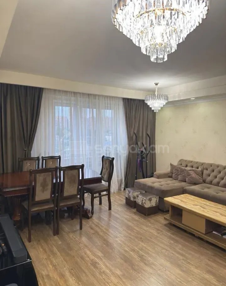 3 Սենյականոց Բնակարան, 90քմ, 5/9 հարկ, Նորմալ Վիճակում, Կահավորված