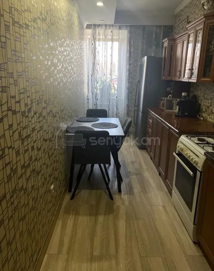 3 Սենյականոց Բնակարան, 90քմ, 5/9 հարկ, Նորմալ Վիճակում, Կահավորված