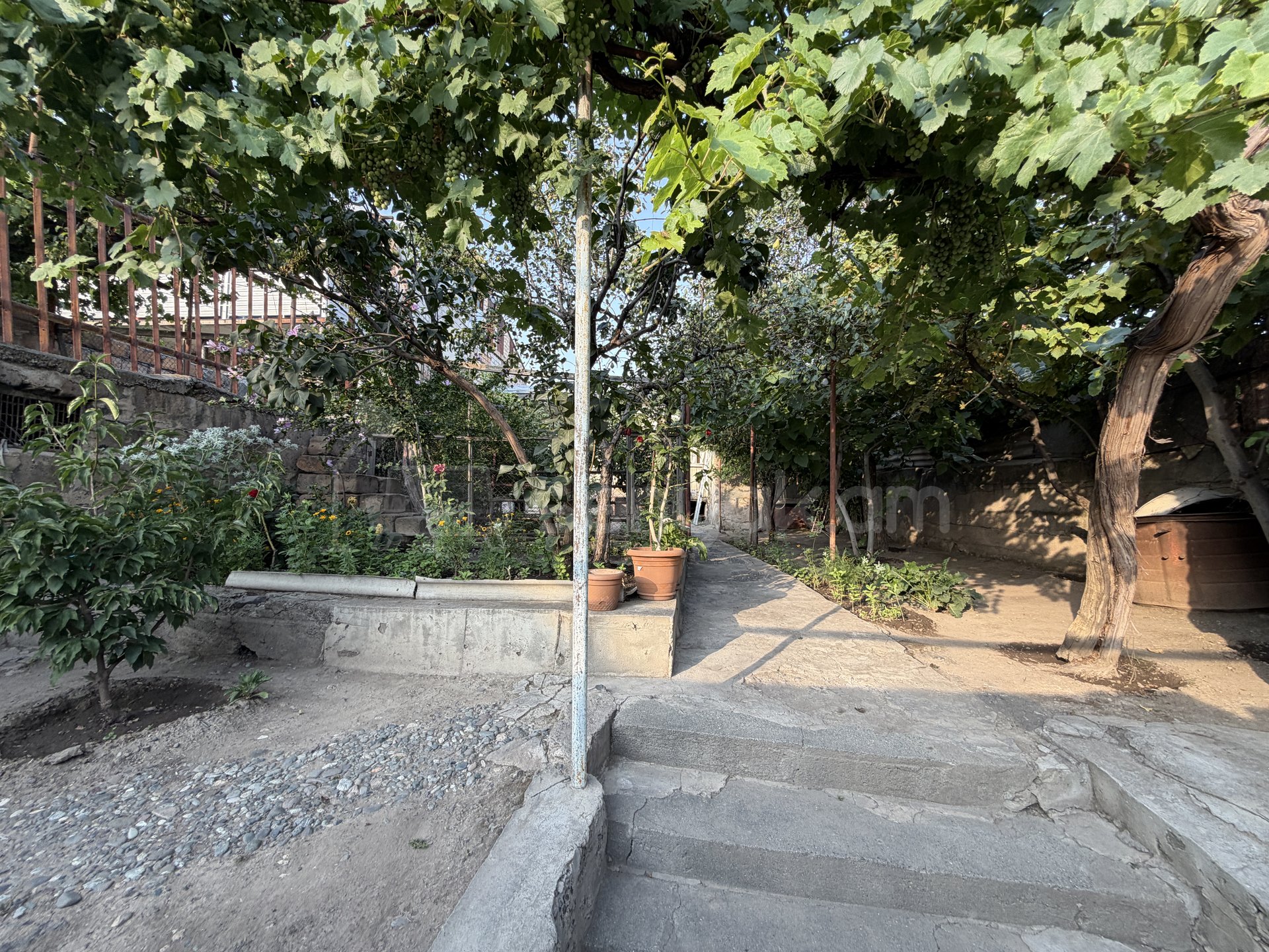 6 Սենյականոց Սեփական Տուն, 143քմ, Կոսմետիկ Վերանորոգված, Ավտոտնակով