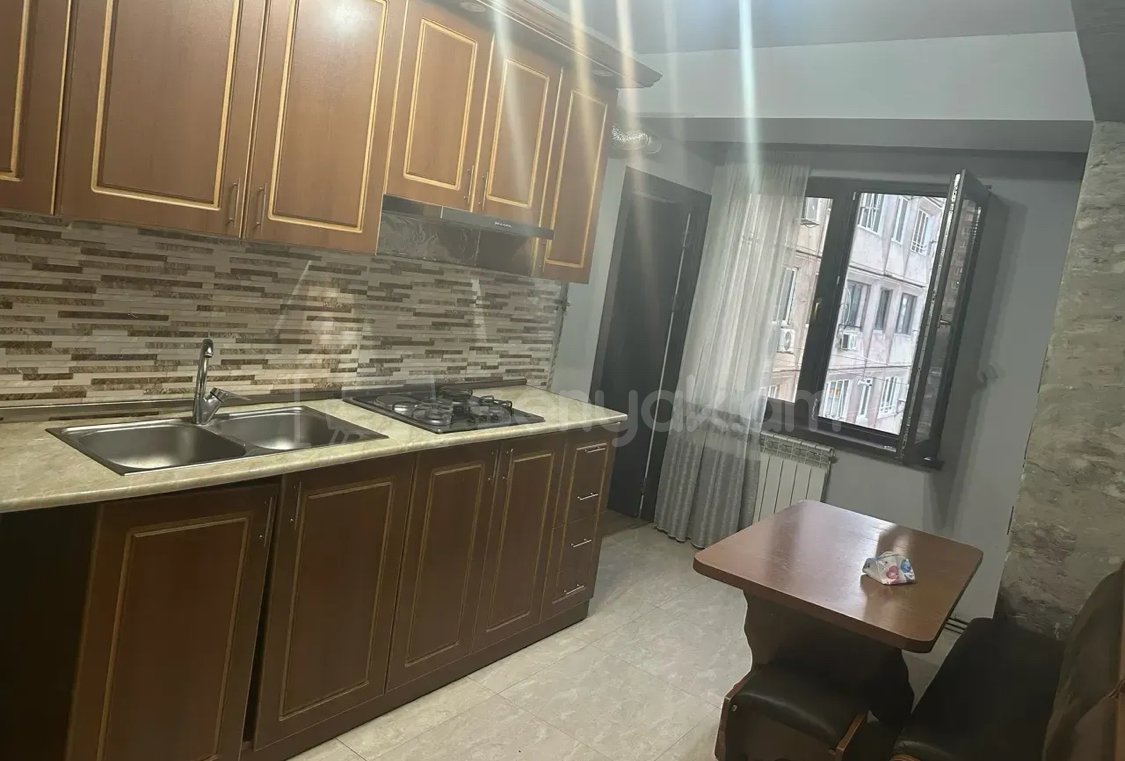 4 Սենյականոց Բնակարան, 81քմ, 5/14 հարկ, Նորմալ Վիճակում, Կահավորված