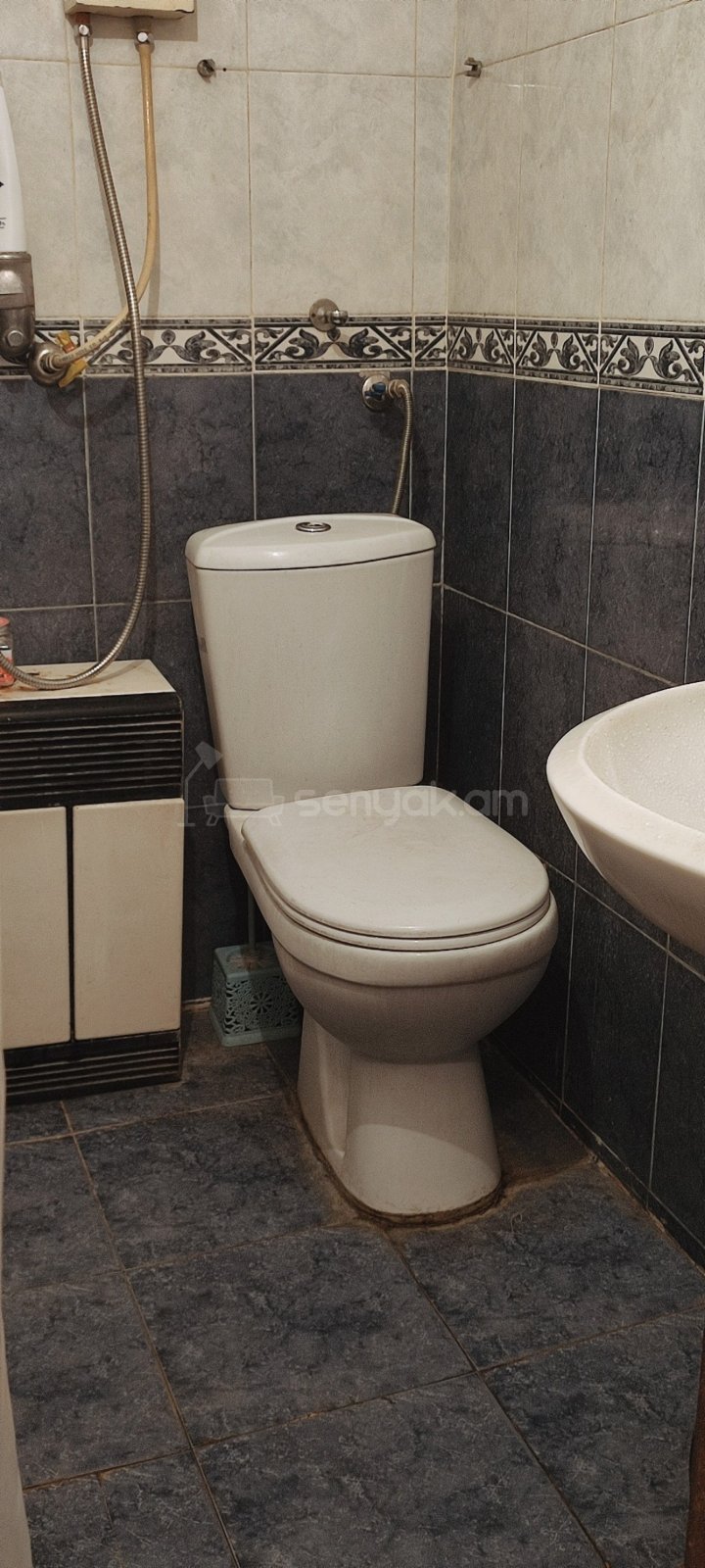1 Սենյականոց Բնակարան Քարե Շենքում, 30քմ, 3/3 հարկ, Կոսմետիկ Վերանորոգված