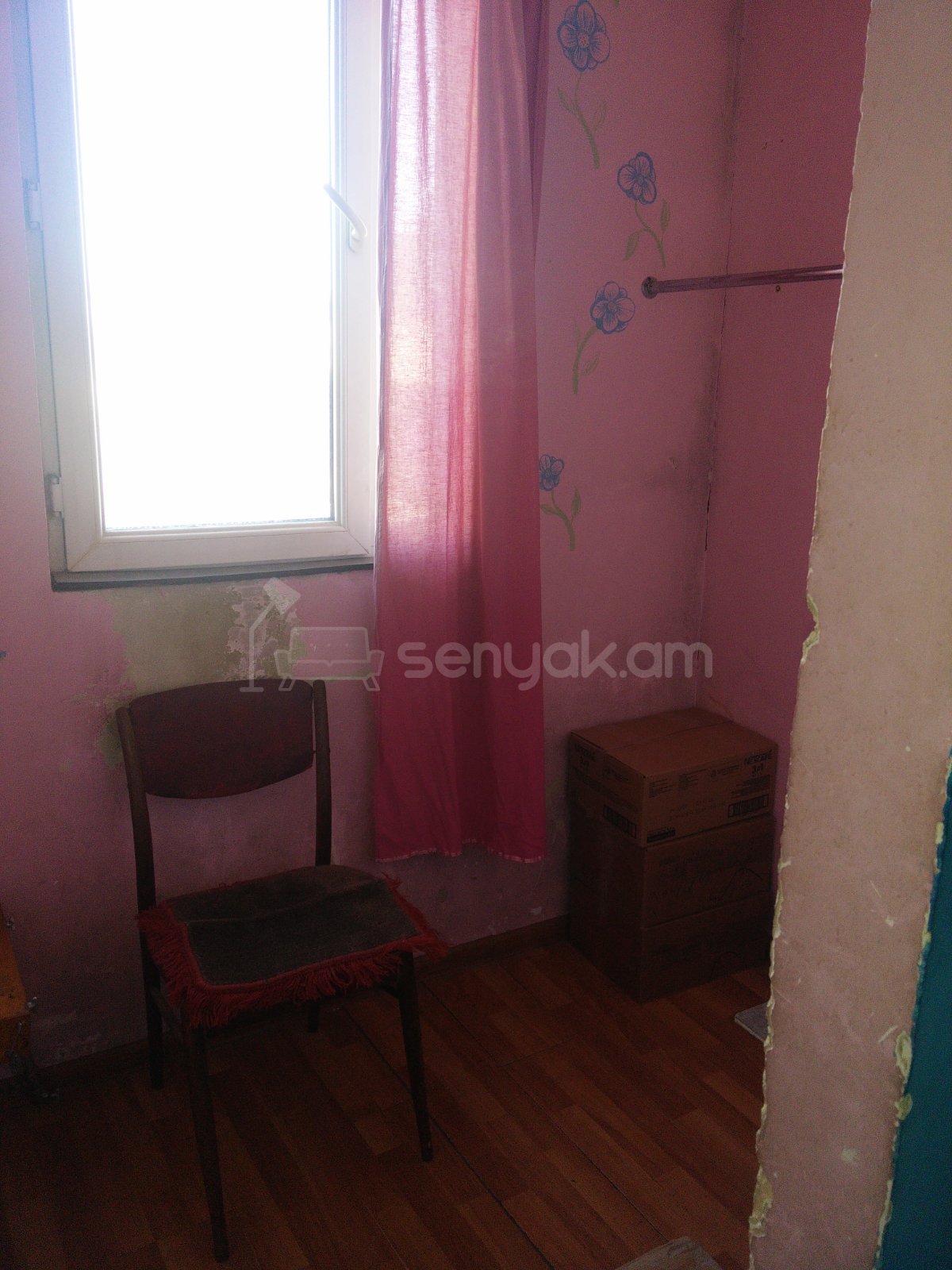1 Սենյականոց Բնակարան Քարե Շենքում, 30քմ, 3/3 հարկ, Կոսմետիկ Վերանորոգված