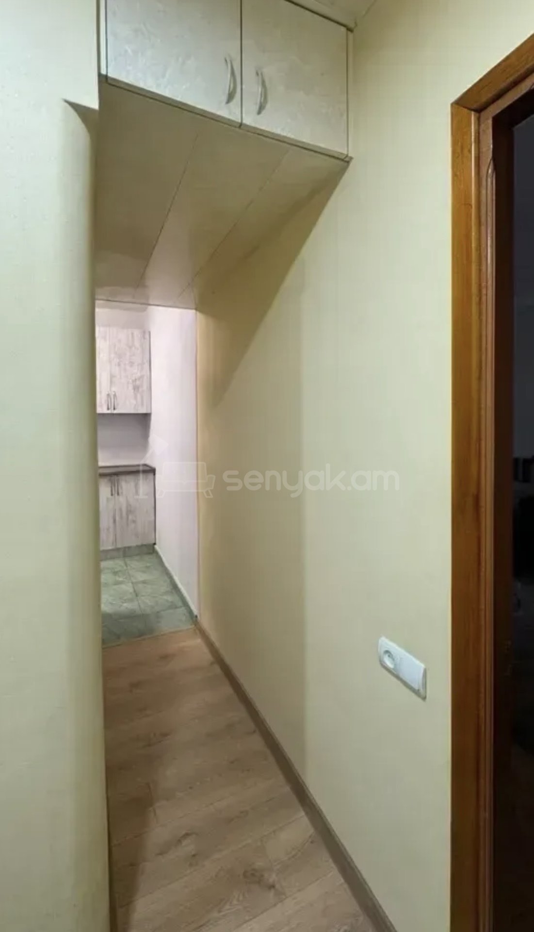 4 Սենյականոց Բնակարան Քարե Շենքում, 90քմ, 2/5 հարկ, Կապիտալ Վերանորոգված