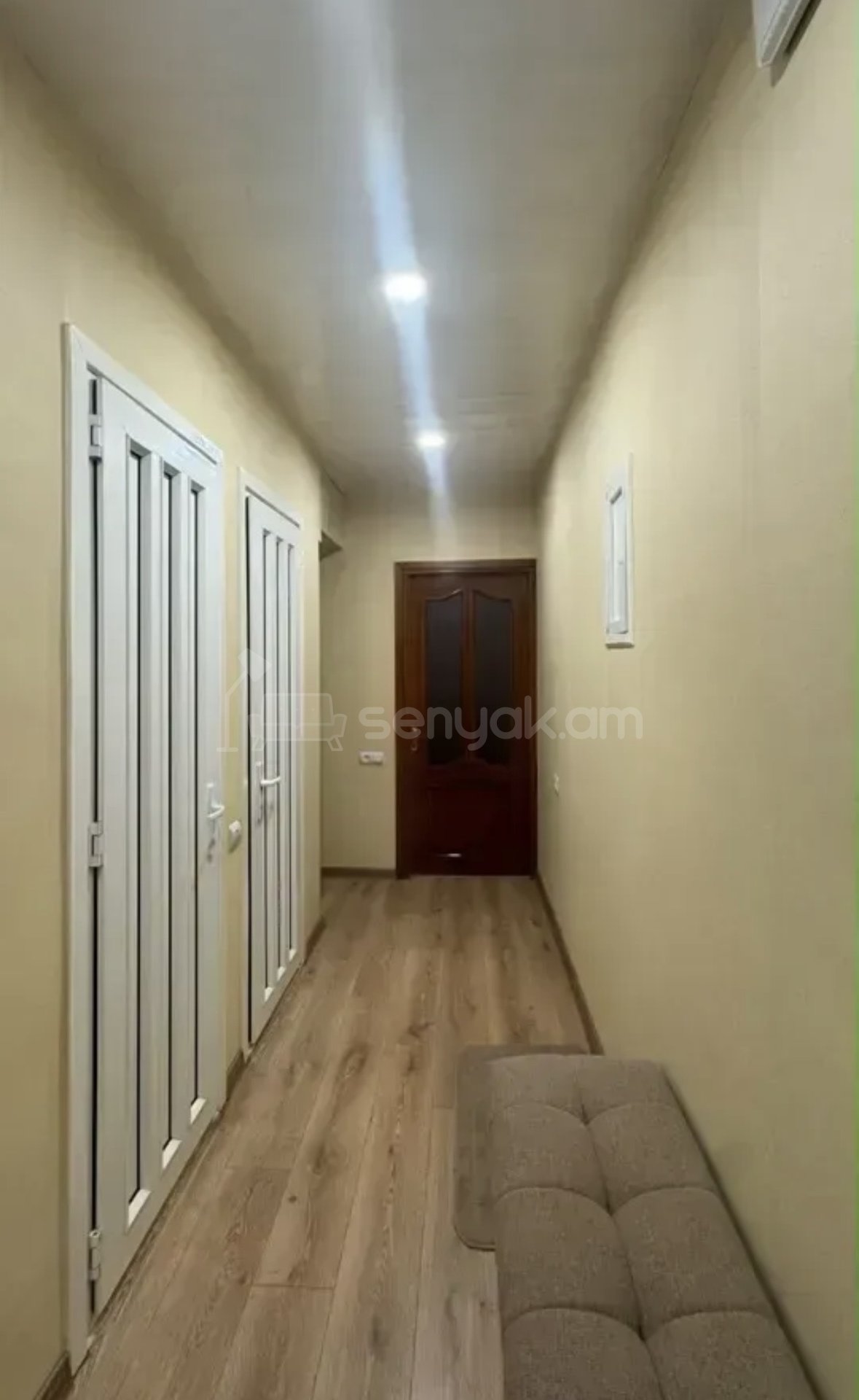 4 Սենյականոց Բնակարան Քարե Շենքում, 90քմ, 2/5 հարկ, Կապիտալ Վերանորոգված