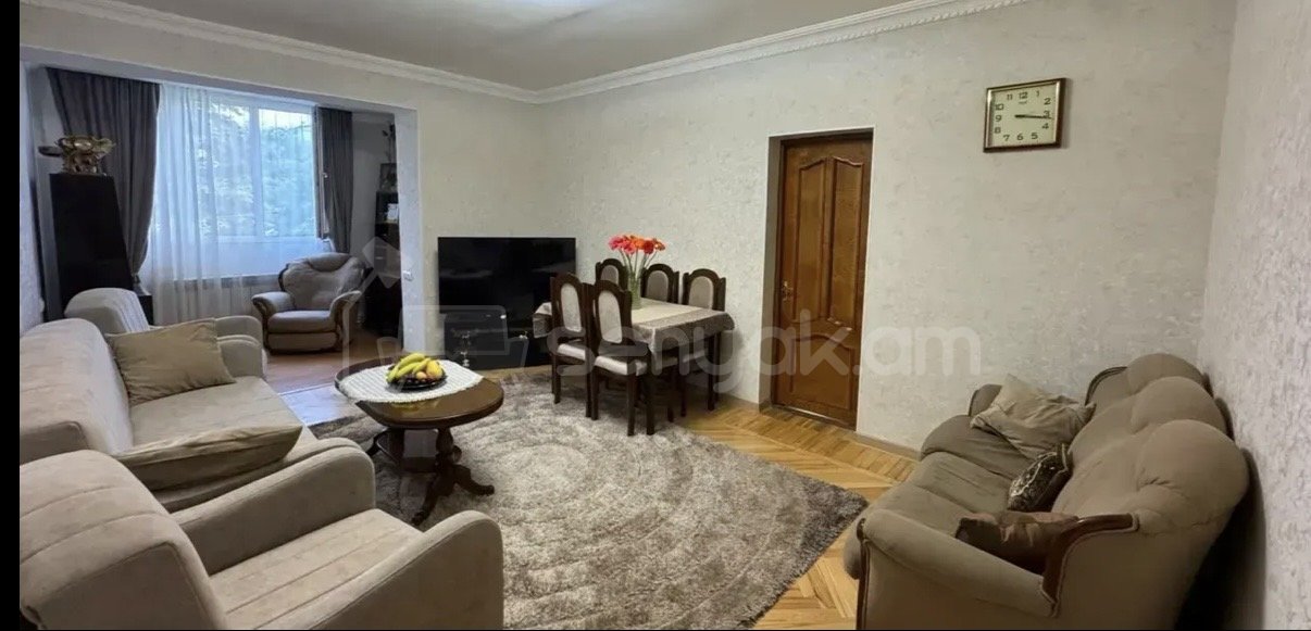 4 Սենյականոց Բնակարան Քարե Շենքում, 90քմ, 2/5 հարկ, Կապիտալ Վերանորոգված