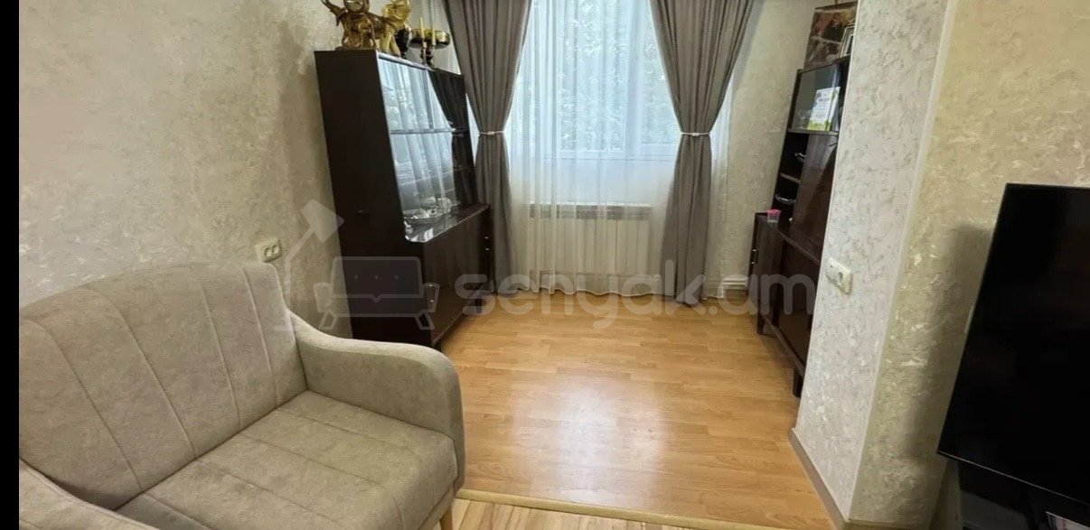 4 Սենյականոց Բնակարան Քարե Շենքում, 90քմ, 2/5 հարկ, Կապիտալ Վերանորոգված