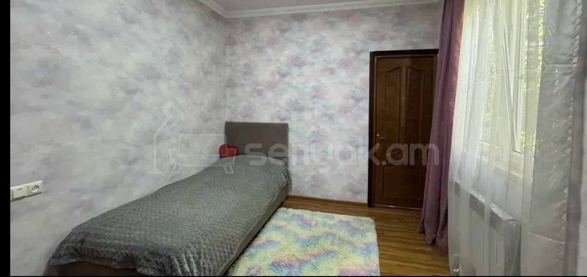 4 Սենյականոց Բնակարան Քարե Շենքում, 90քմ, 2/5 հարկ, Կապիտալ Վերանորոգված
