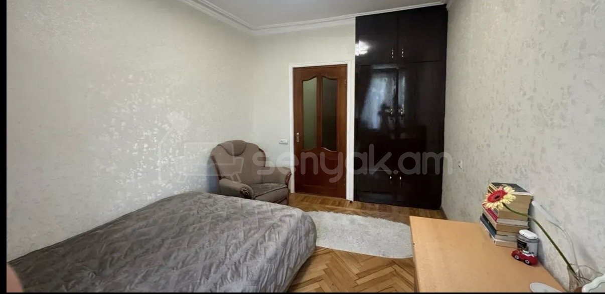 4 Սենյականոց Բնակարան Քարե Շենքում, 90քմ, 2/5 հարկ, Կապիտալ Վերանորոգված