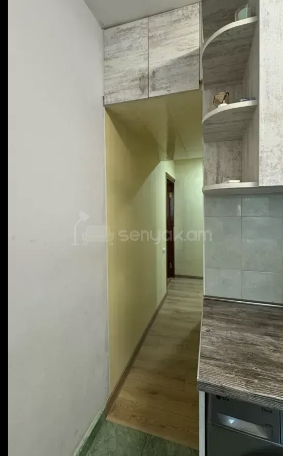 4 Սենյականոց Բնակարան Քարե Շենքում, 90քմ, 2/5 հարկ, Կապիտալ Վերանորոգված
