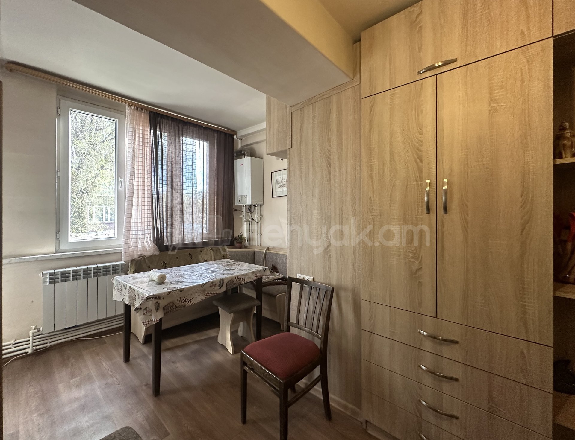 3 Սենյականոց Բնակարան Քարե Շենքում, 75քմ, 2/4 հարկ, Կոսմետիկ Վերանորոգված, Կահավորված, Արևկող