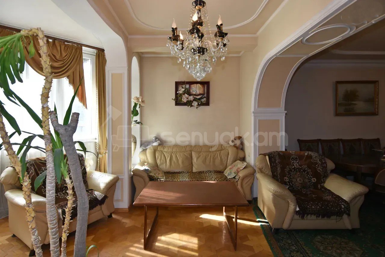 4 Սենյականոց Բնակարան Քարե Շենքում, 170քմ, 1/4 հարկ, Կապիտալ Վերանորոգված
