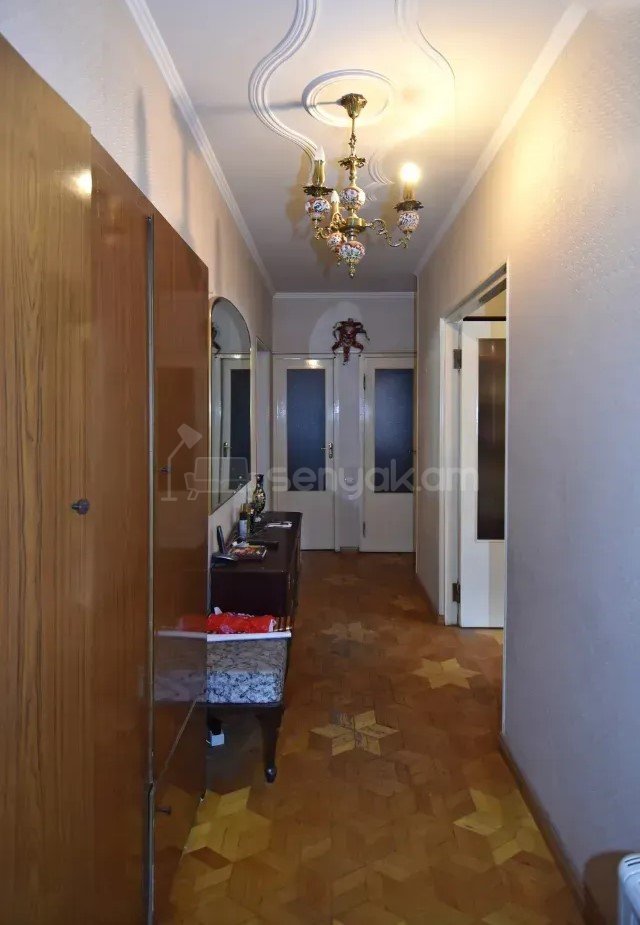 4 Սենյականոց Բնակարան Քարե Շենքում, 170քմ, 1/4 հարկ, Կապիտալ Վերանորոգված