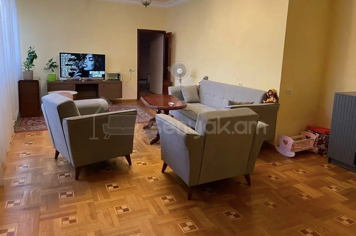 3 Սենյականոց Բնակարան Քարե Շենքում, 96քմ, 1/2 հարկ, Նորմալ Վիճակում