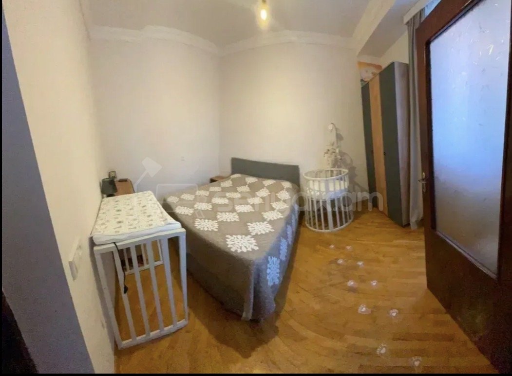 3 Սենյականոց Բնակարան Քարե Շենքում, 96քմ, 1/2 հարկ, Կապիտալ Վերանորոգված