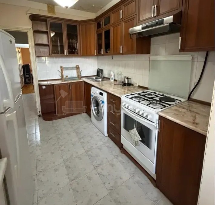 3 Սենյականոց Բնակարան, 74քմ, 1/5 հարկ, Կապիտալ Վերանորոգված