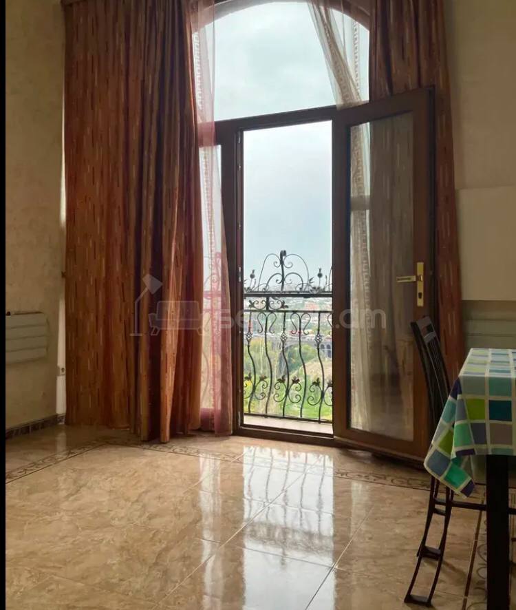 3 Սենյականոց Բնակարան Քարե Շենքում, 88քմ, 3/4 հարկ, Կապիտալ Վերանորոգված