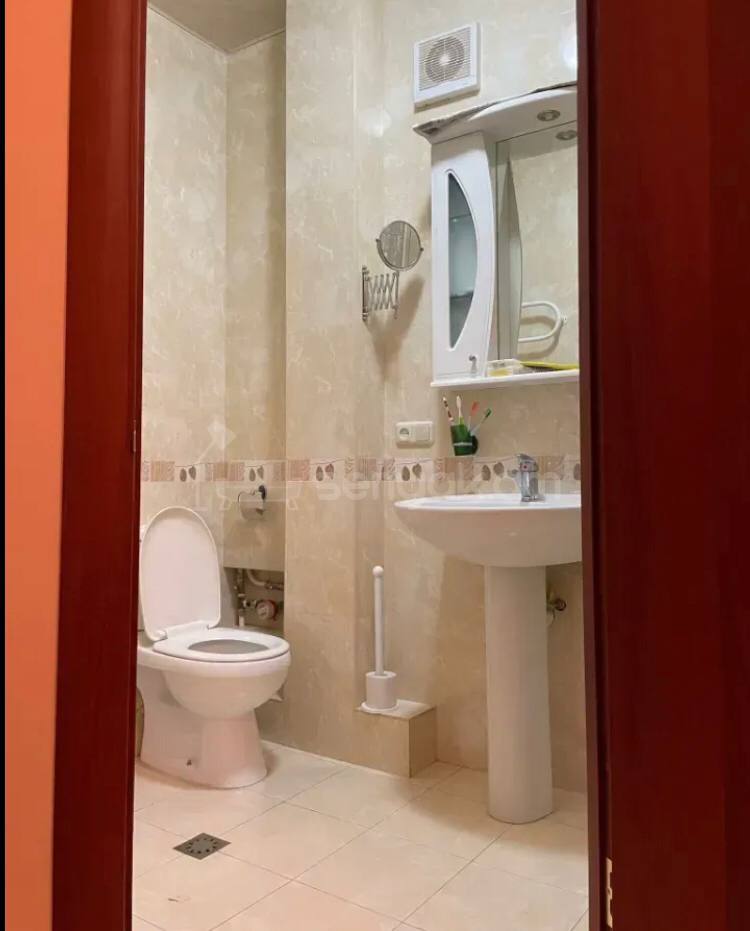 3 Սենյականոց Բնակարան Քարե Շենքում, 88քմ, 3/4 հարկ, Կապիտալ Վերանորոգված