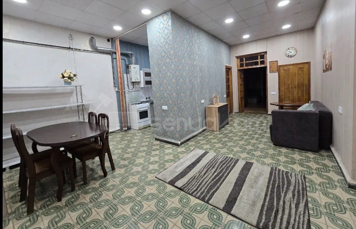 4 Սենյականոց Բնակարան Քարե Շենքում, 80քմ, 1/5 հարկ, Կապիտալ Վերանորոգված