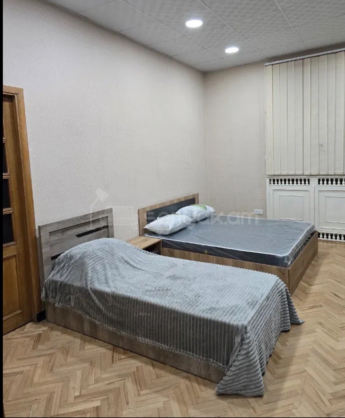 4 Սենյականոց Բնակարան Քարե Շենքում, 80քմ, 1/5 հարկ, Կապիտալ Վերանորոգված