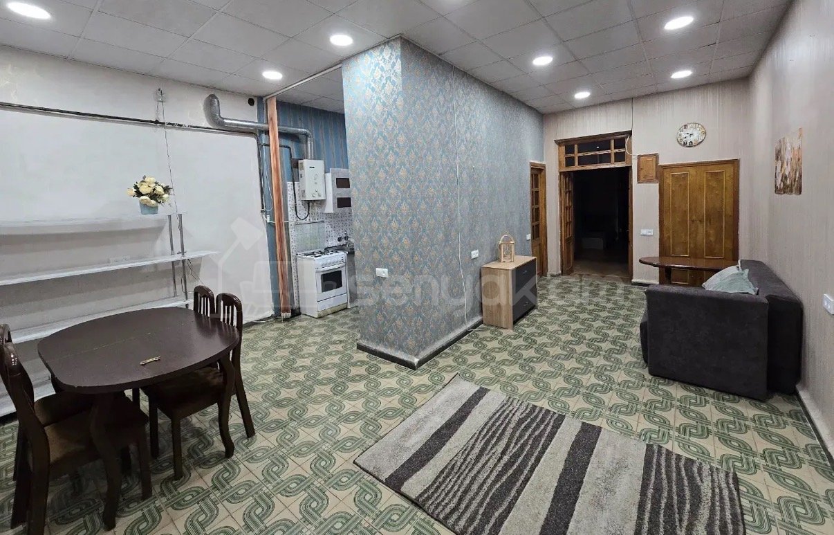4 Սենյականոց Բնակարան Քարե Շենքում, 80քմ, 1/5 հարկ, Կապիտալ Վերանորոգված