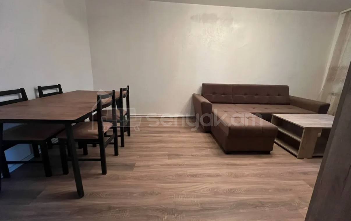 2 Սենյականոց Բնակարան Քարե Շենքում, 54քմ, 5/5 հարկ, Կապիտալ Վերանորոգված