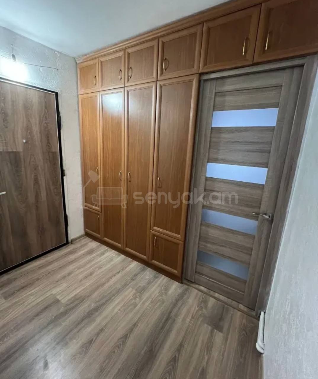 2 Սենյականոց Բնակարան Քարե Շենքում, 54քմ, 5/5 հարկ, Կապիտալ Վերանորոգված
