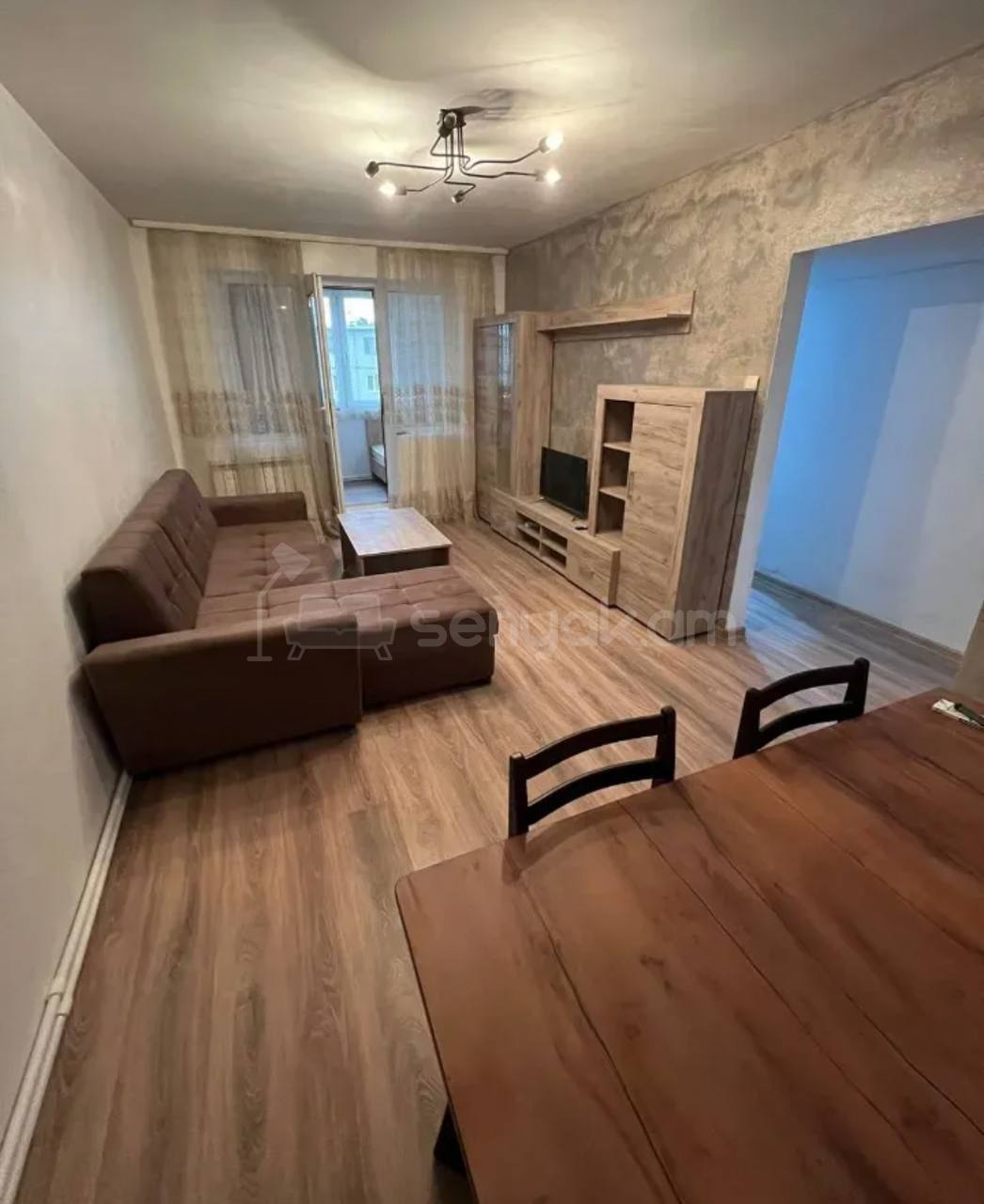 2 Սենյականոց Բնակարան Քարե Շենքում, 54քմ, 5/5 հարկ, Կապիտալ Վերանորոգված