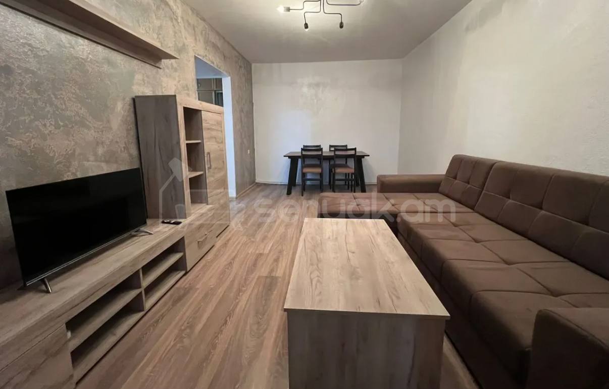 2 Սենյականոց Բնակարան Քարե Շենքում, 54քմ, 5/5 հարկ, Կապիտալ Վերանորոգված