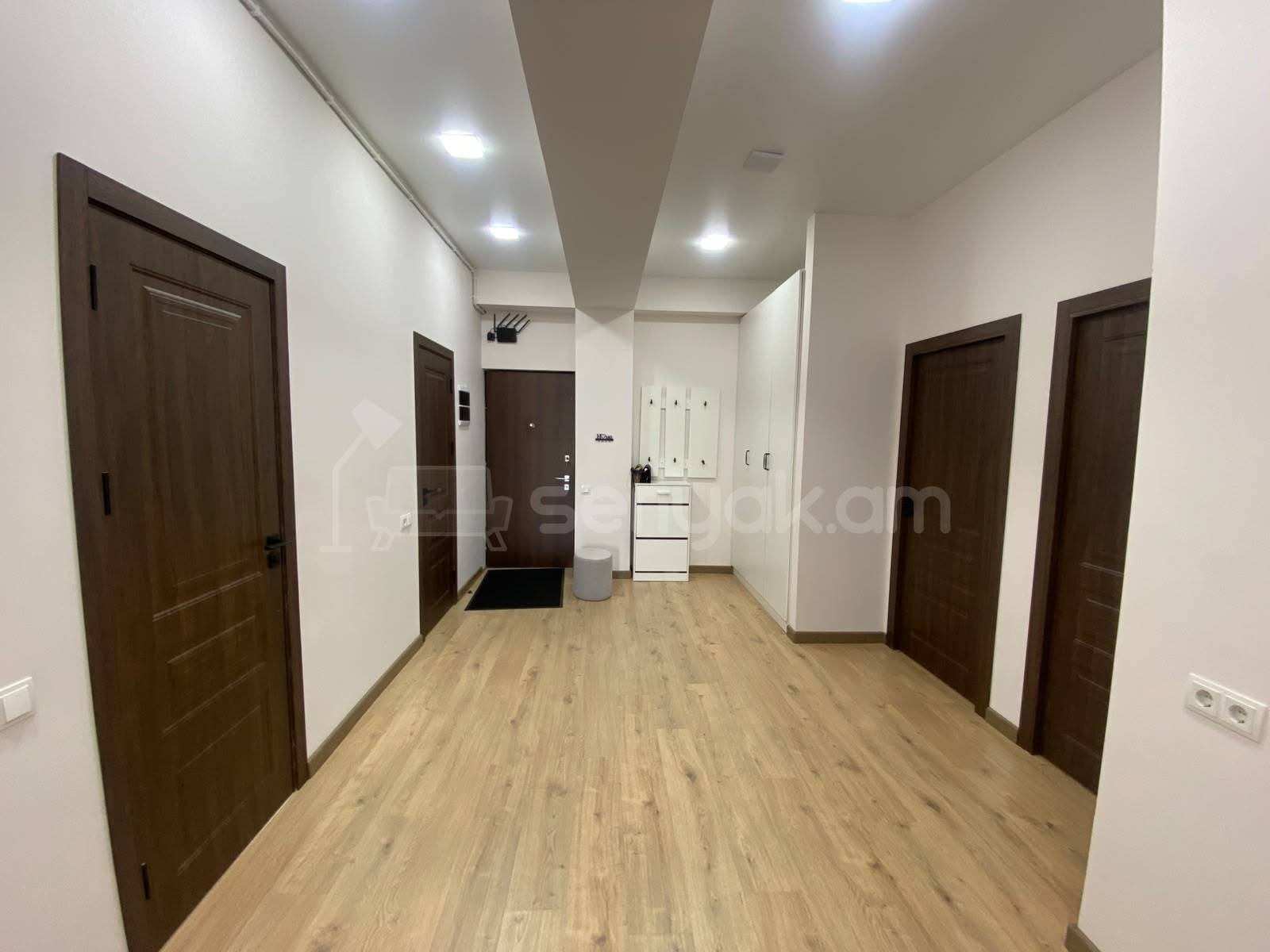 3 Սենյականոց Բնակարան, 104քմ, 8/18 հարկ, Դիզայներական Վերանորոգված