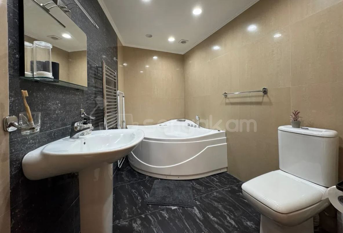 3 Սենյականոց Բնակարան, 80քմ, 3/9 հարկ, Դիզայներական Վերանորոգված, Կահավորված