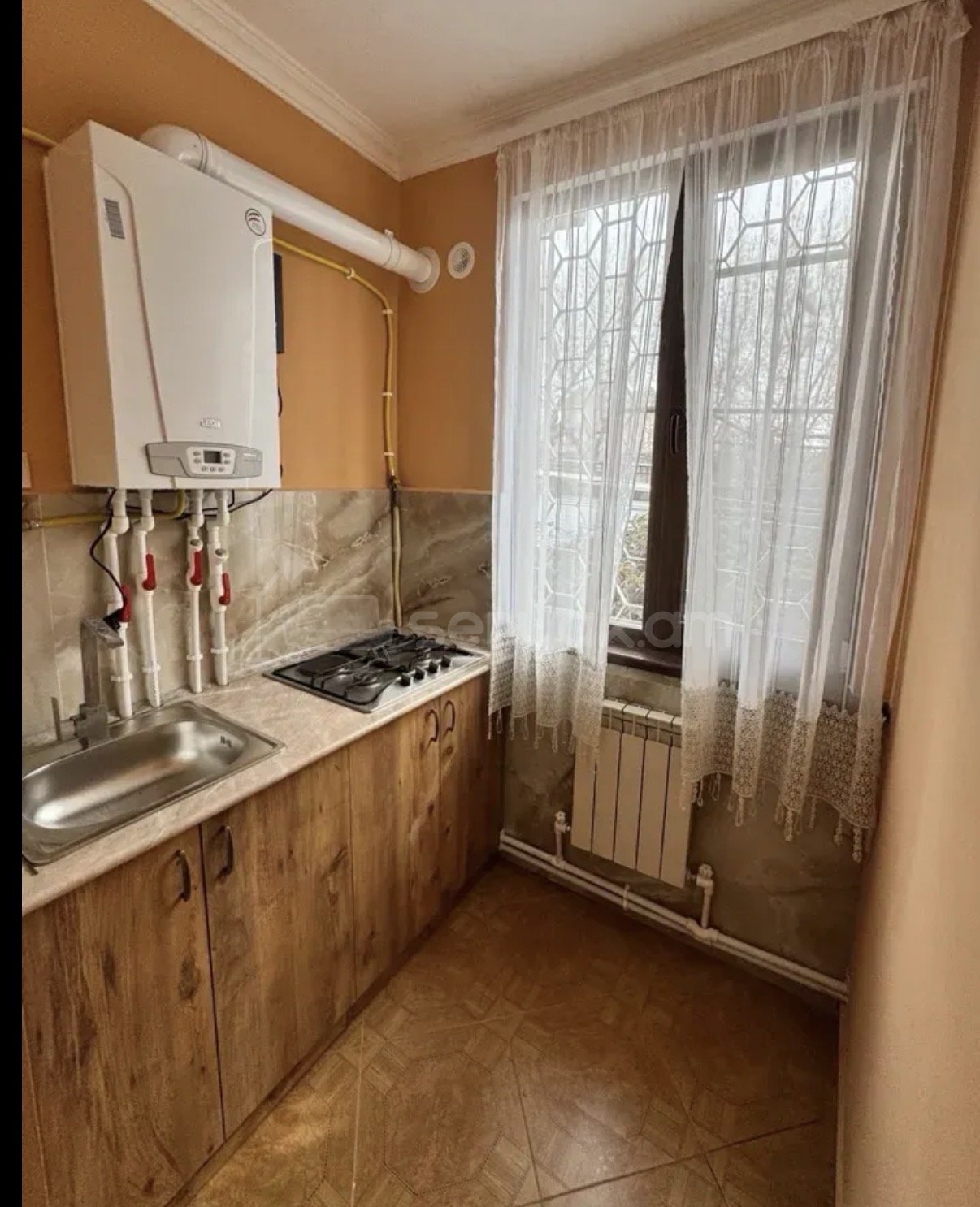 4 Սենյականոց Բնակարան Քարե Շենքում, 130քմ, 1/5 հարկ, Կապիտալ Վերանորոգված, Կահավորված