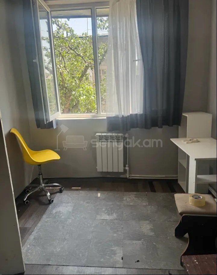 3 Սենյականոց Բնակարան Քարե Շենքում, 72քմ, 2/4 հարկ, Պետական Վիճակում