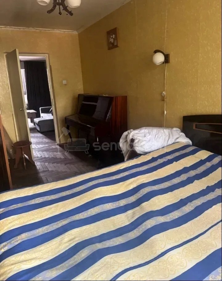 3 Սենյականոց Բնակարան Քարե Շենքում, 72քմ, 2/4 հարկ, Պետական Վիճակում