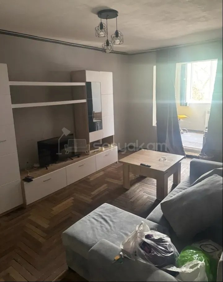 3 Սենյականոց Բնակարան Քարե Շենքում, 72քմ, 2/4 հարկ, Պետական Վիճակում