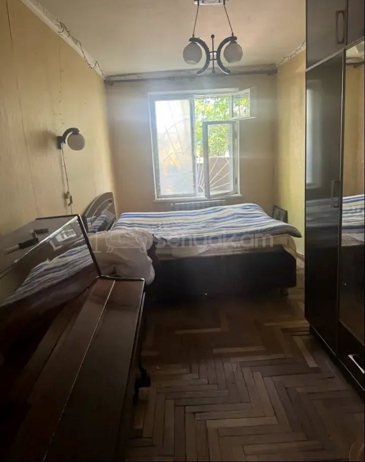 3 Սենյականոց Բնակարան Քարե Շենքում, 72քմ, 2/4 հարկ, Պետական Վիճակում