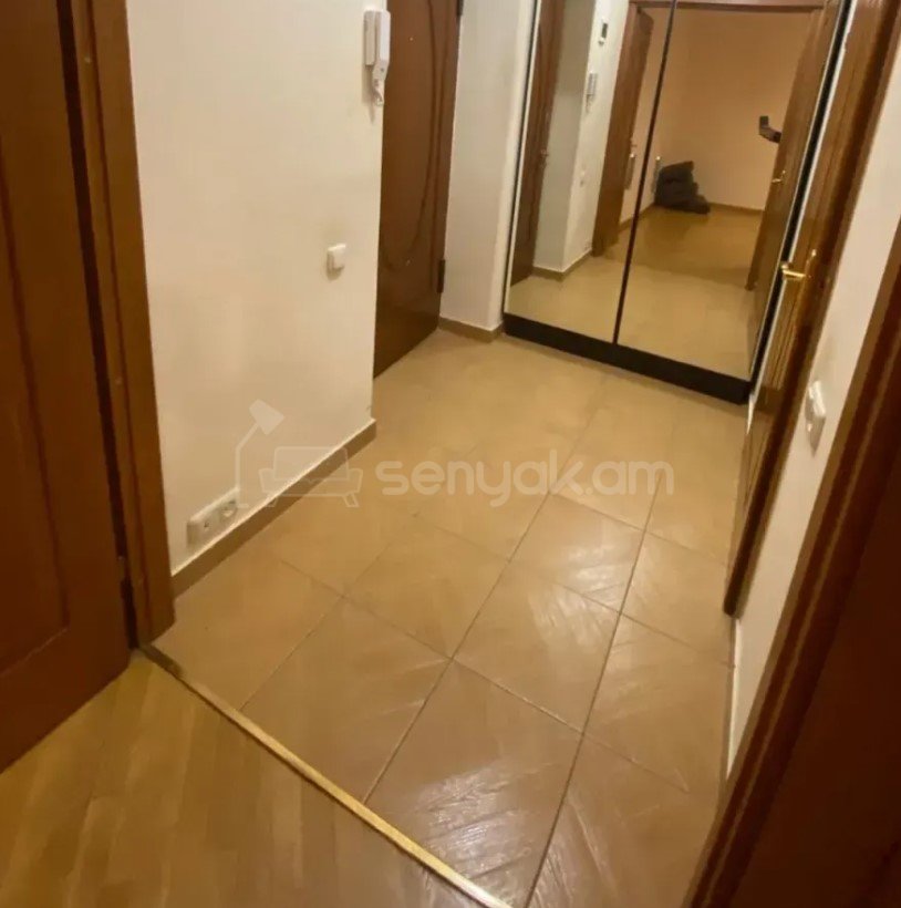 1 Սենյականոց Բնակարան Քարե Շենքում, 50քմ, 4/5 հարկ, Կապիտալ Վերանորոգված