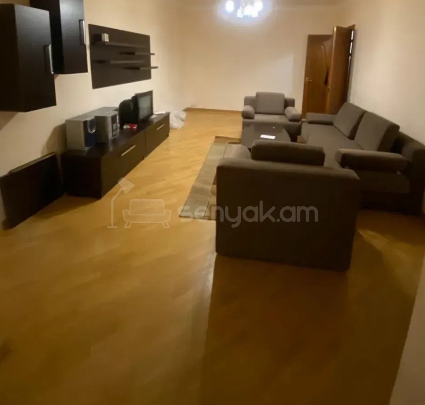 1 Սենյականոց Բնակարան Քարե Շենքում, 50քմ, 4/5 հարկ, Կապիտալ Վերանորոգված