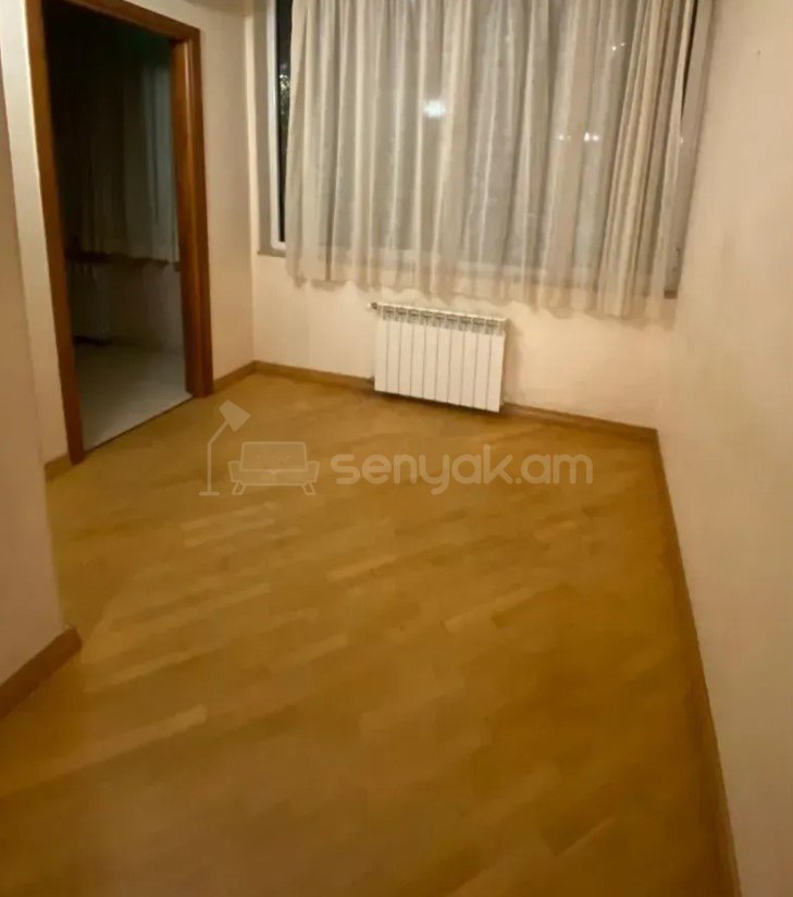 1 Սենյականոց Բնակարան Քարե Շենքում, 50քմ, 4/5 հարկ, Կապիտալ Վերանորոգված