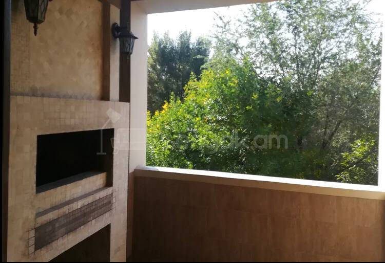 3 Սենյականոց Բնակարան Քարե Շենքում, 95քմ, 3/4 հարկ, Կապիտալ Վերանորոգված
