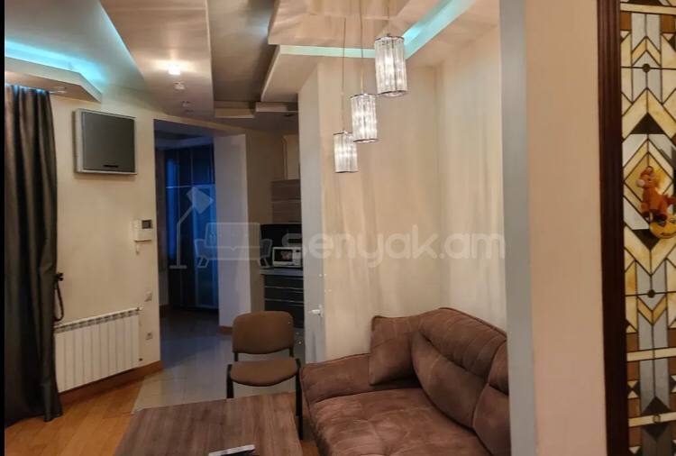 3 Սենյականոց Բնակարան Քարե Շենքում, 95քմ, 3/4 հարկ, Կապիտալ Վերանորոգված
