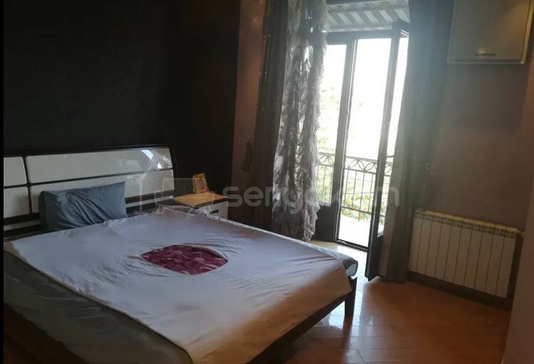 3 Սենյականոց Բնակարան Քարե Շենքում, 95քմ, 3/4 հարկ, Կապիտալ Վերանորոգված
