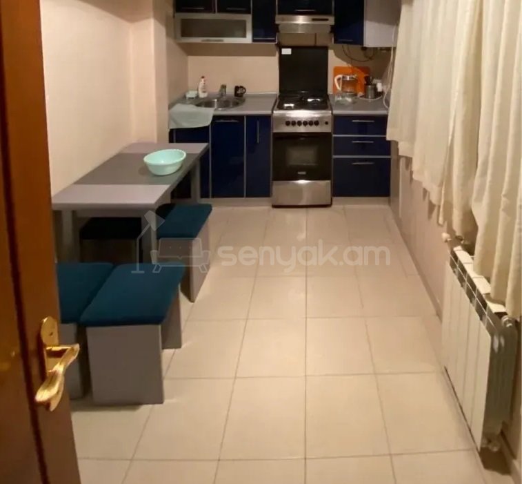 2 Սենյականոց Բնակարան Քարե Շենքում, 50քմ, 4/5 հարկ, Կապիտալ Վերանորոգված