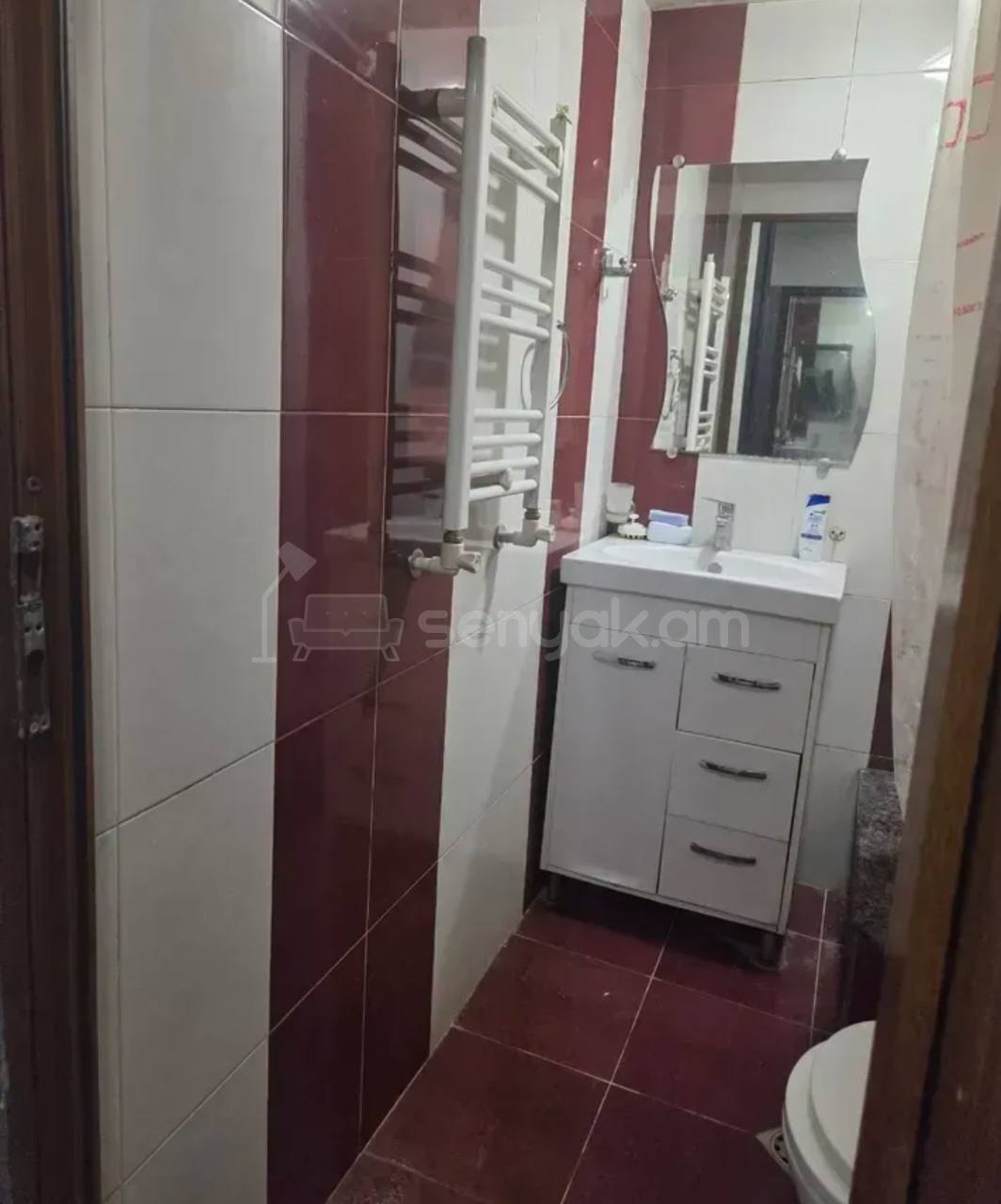 3 Սենյականոց Բնակարան Քարե Շենքում, 51քմ, 1/4 հարկ, Կոսմետիկ Վերանորոգված