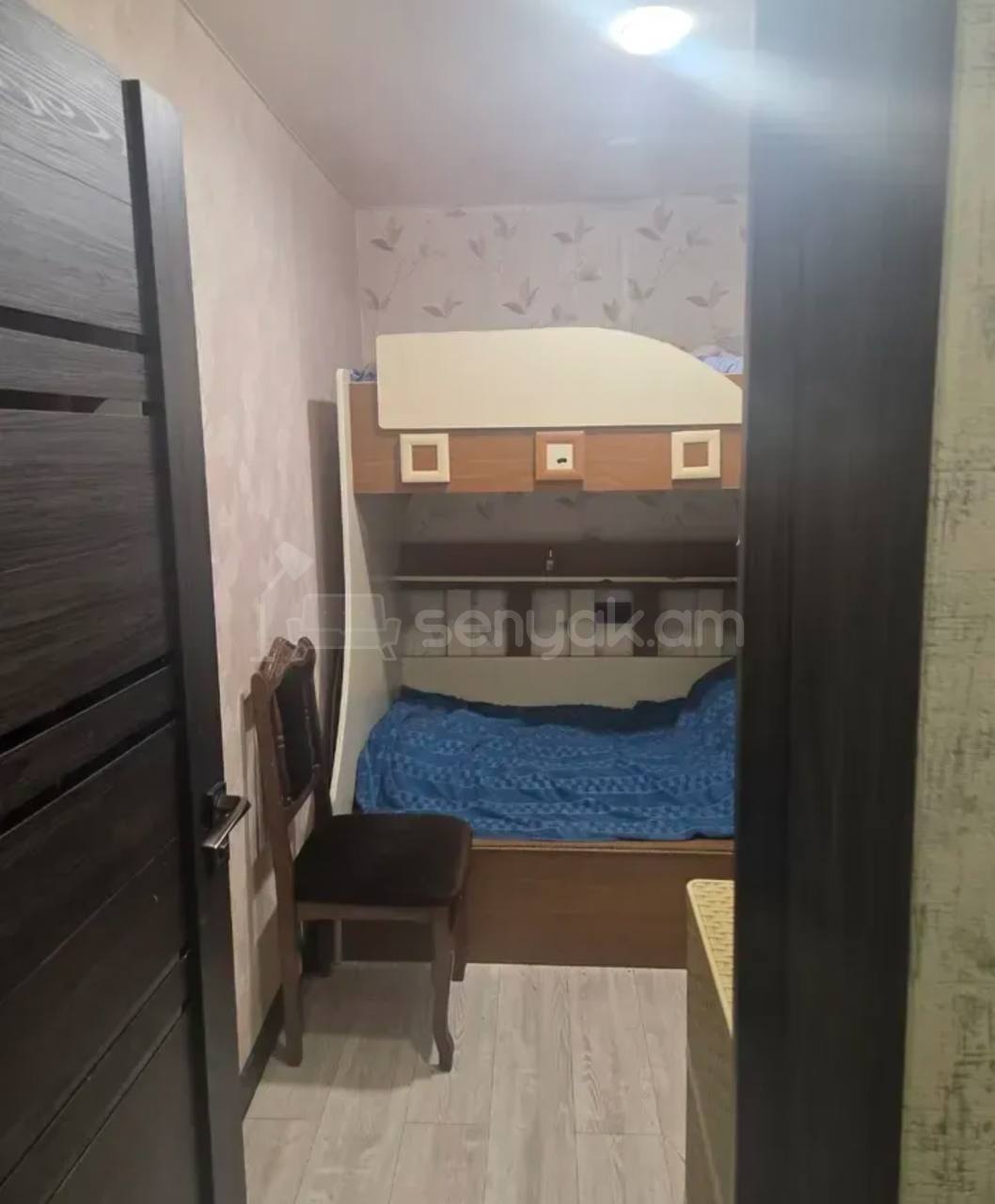 3 Սենյականոց Բնակարան Քարե Շենքում, 51քմ, 1/4 հարկ, Կոսմետիկ Վերանորոգված