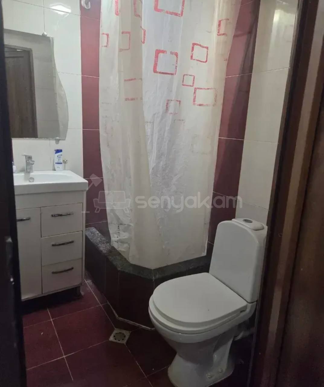 3 Սենյականոց Բնակարան Քարե Շենքում, 51քմ, 1/4 հարկ, Կոսմետիկ Վերանորոգված