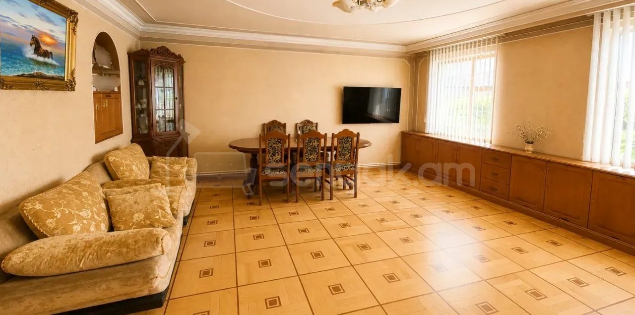 3 Սենյականոց Բնակարան Քարե Շենքում, 78քմ, 2/4 հարկ, Կապիտալ Վերանորոգված