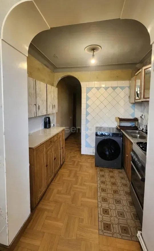 3 Սենյականոց Բնակարան Քարե Շենքում, 78քմ, 2/4 հարկ, Կապիտալ Վերանորոգված
