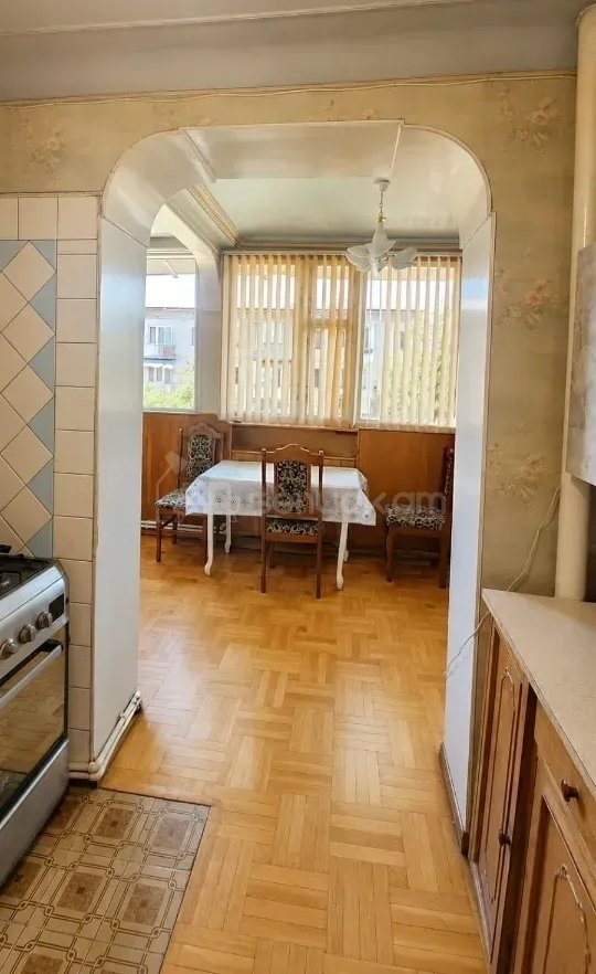 3 Սենյականոց Բնակարան Քարե Շենքում, 78քմ, 2/4 հարկ, Կապիտալ Վերանորոգված