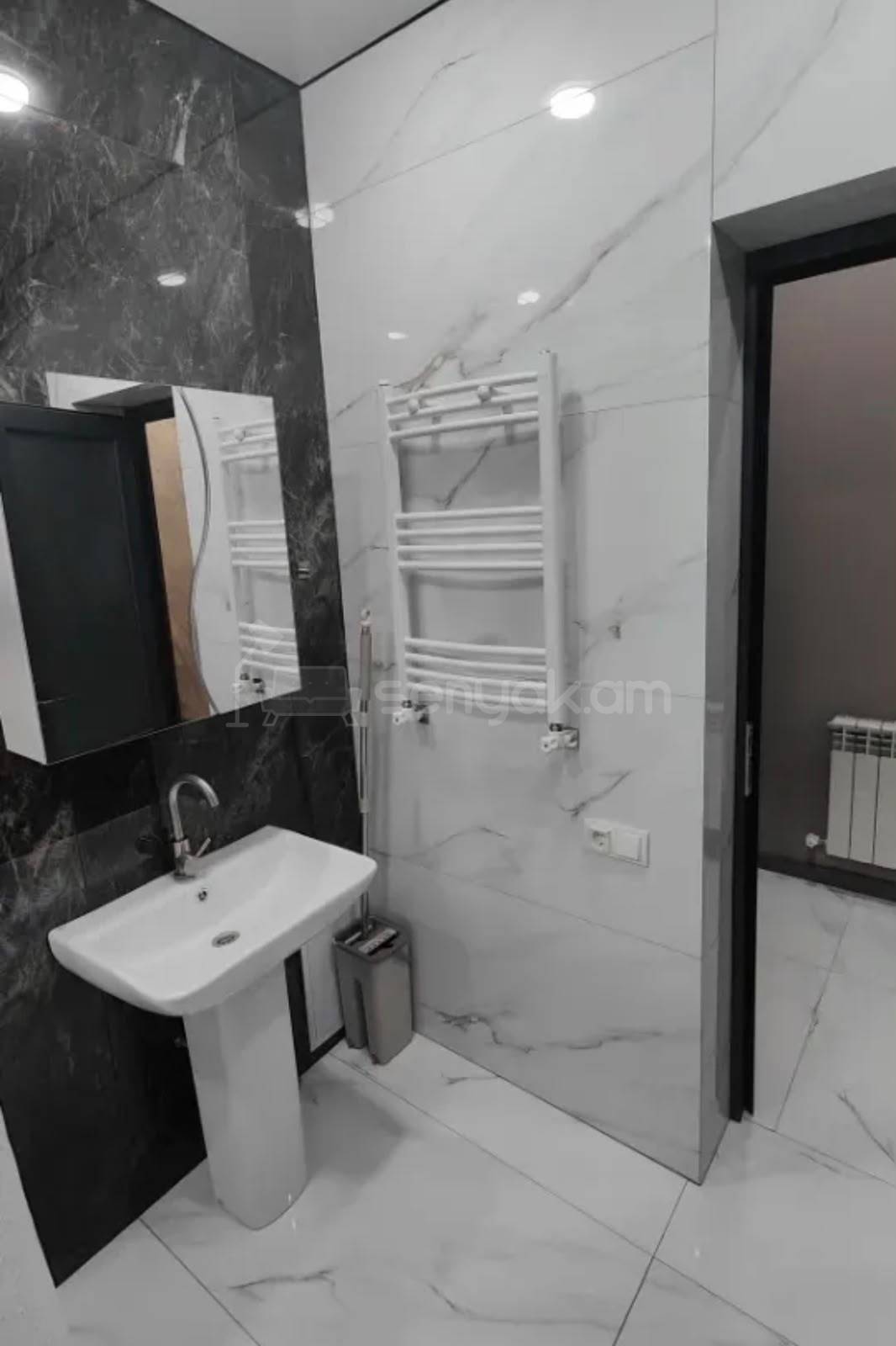 2 Սենյականոց Բնակարան Նորակառույցում, 70քմ, 1/2 հարկ, Կապիտալ Վերանորոգված, Կահավորված